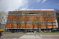 816299 Gezicht op het Beatrixgebouw van de Jaarbeurs aan de Croeselaan te Utrecht.